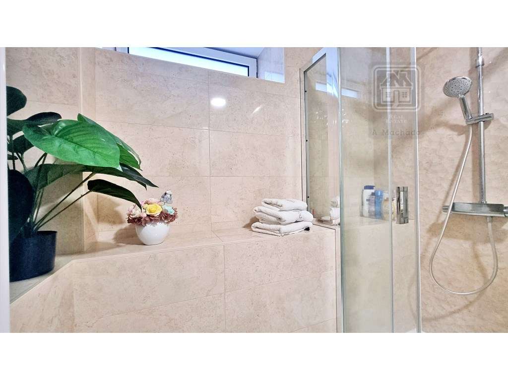 VENDA de APARTAMENTO T2 como NOVO - centro cidade Ponta Delgada (Sã...-35