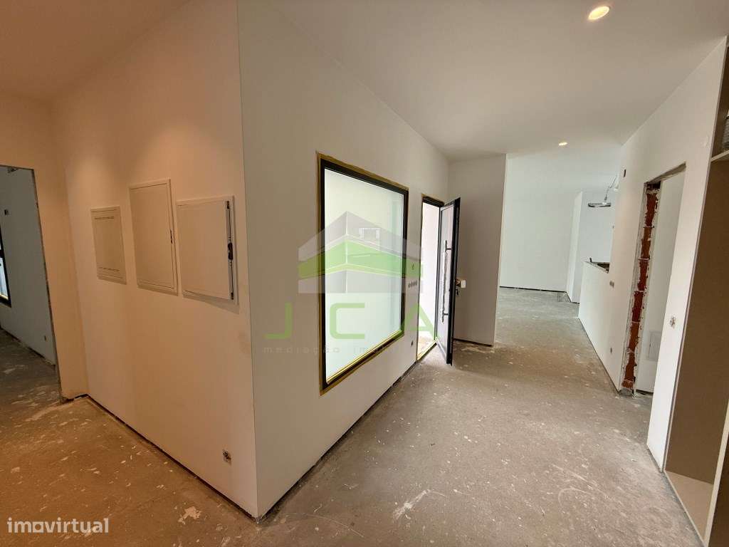 Moradia V3 nova com jardim, na zona dos Pousos-6