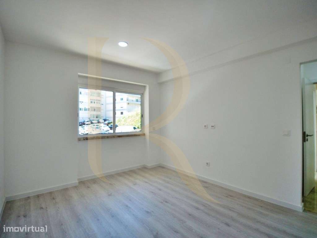 Apartamento T2 Totalmente remodelado em Almada-12