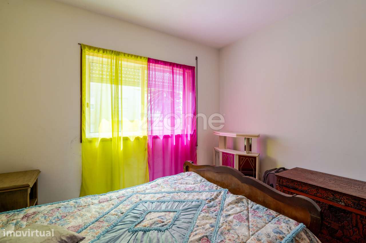 Apartamento T3 com garagem, varanda e arrumos-17