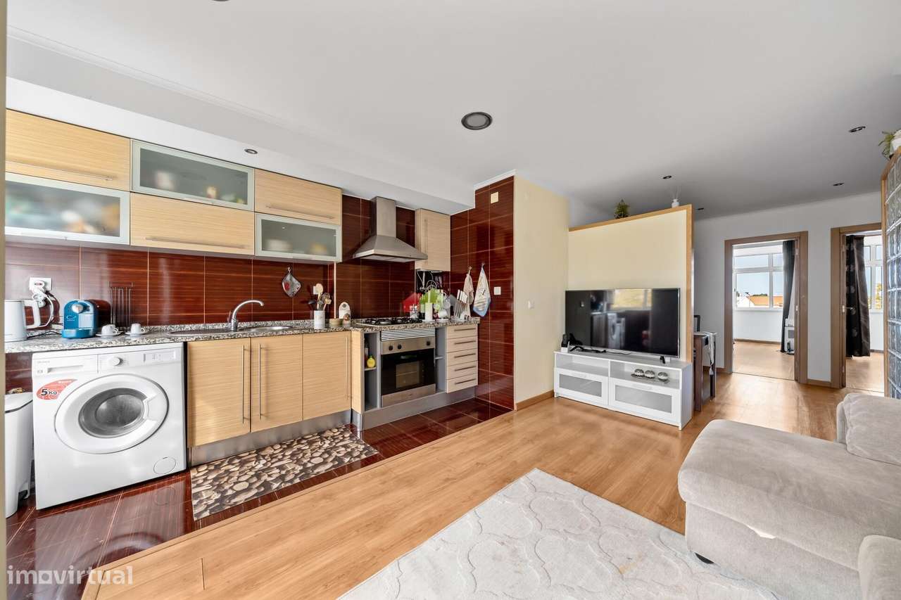 Apartamento T3 Renovado em Santo António da Charneca-7