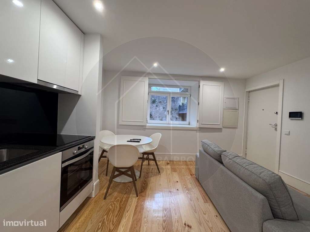 Fantástico T1 com 2 frentes - 42 m² - Centro do Porto, Av. dos Aliados-1