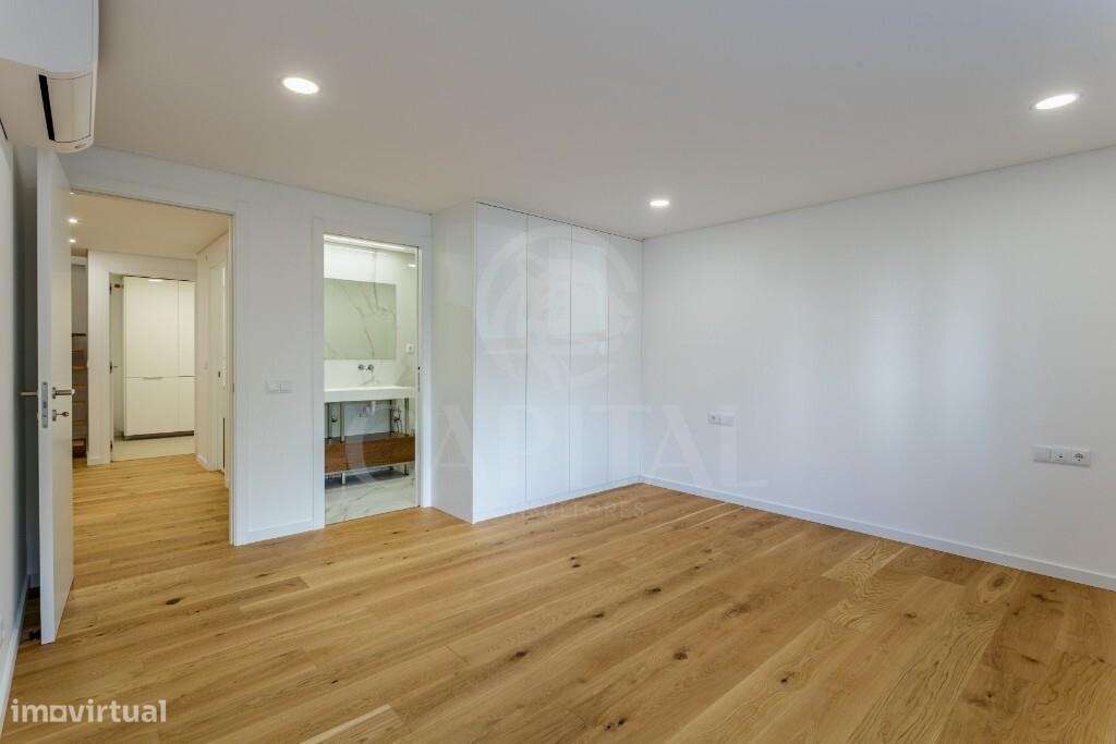 Apartamento T5 Duplex Exclusivo em Primeira Linha de Mar-30