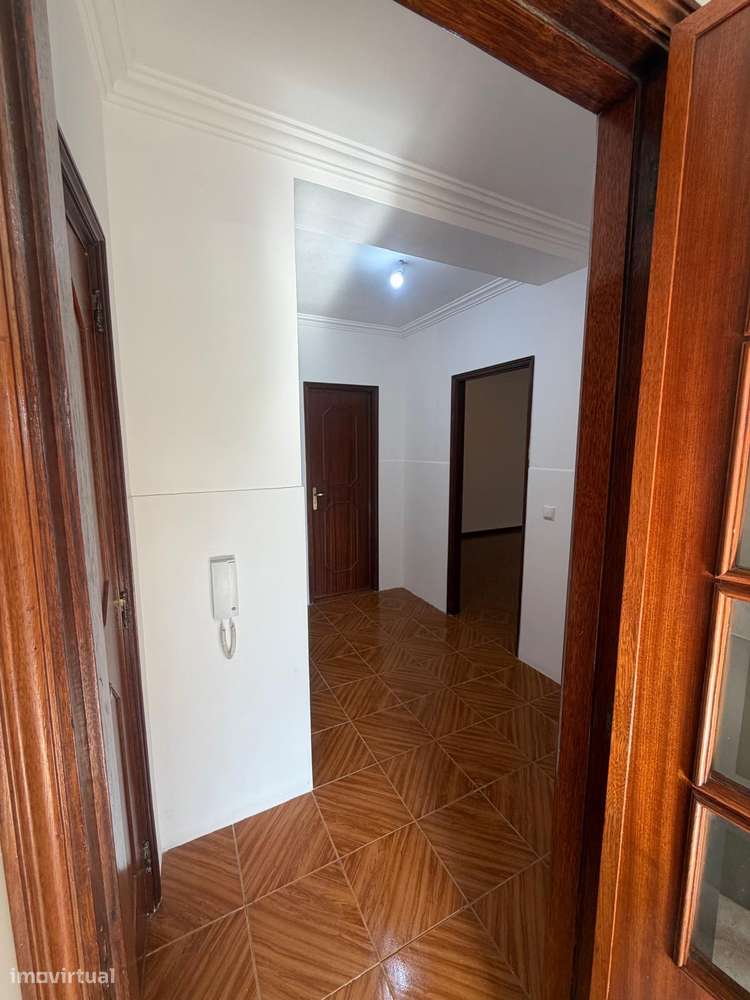 Apartamento T3 Renovado-5