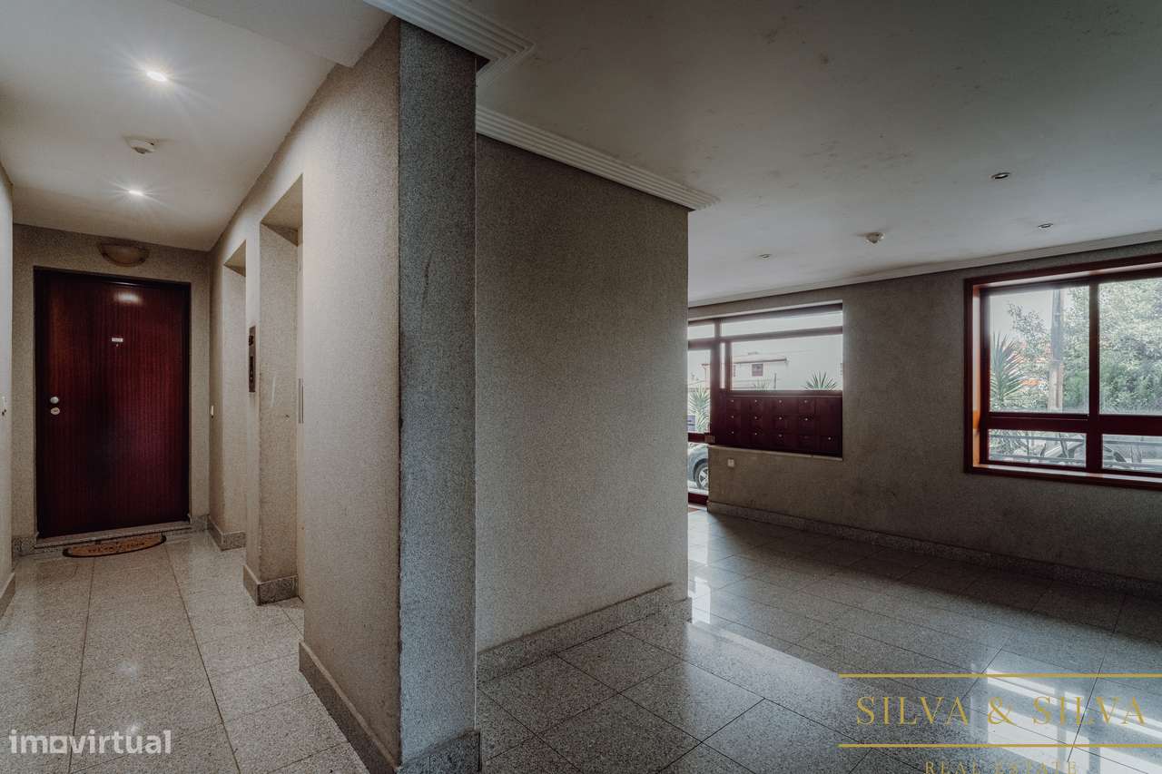Apartamento T2+1 com garagem  no centro de Canelas-31