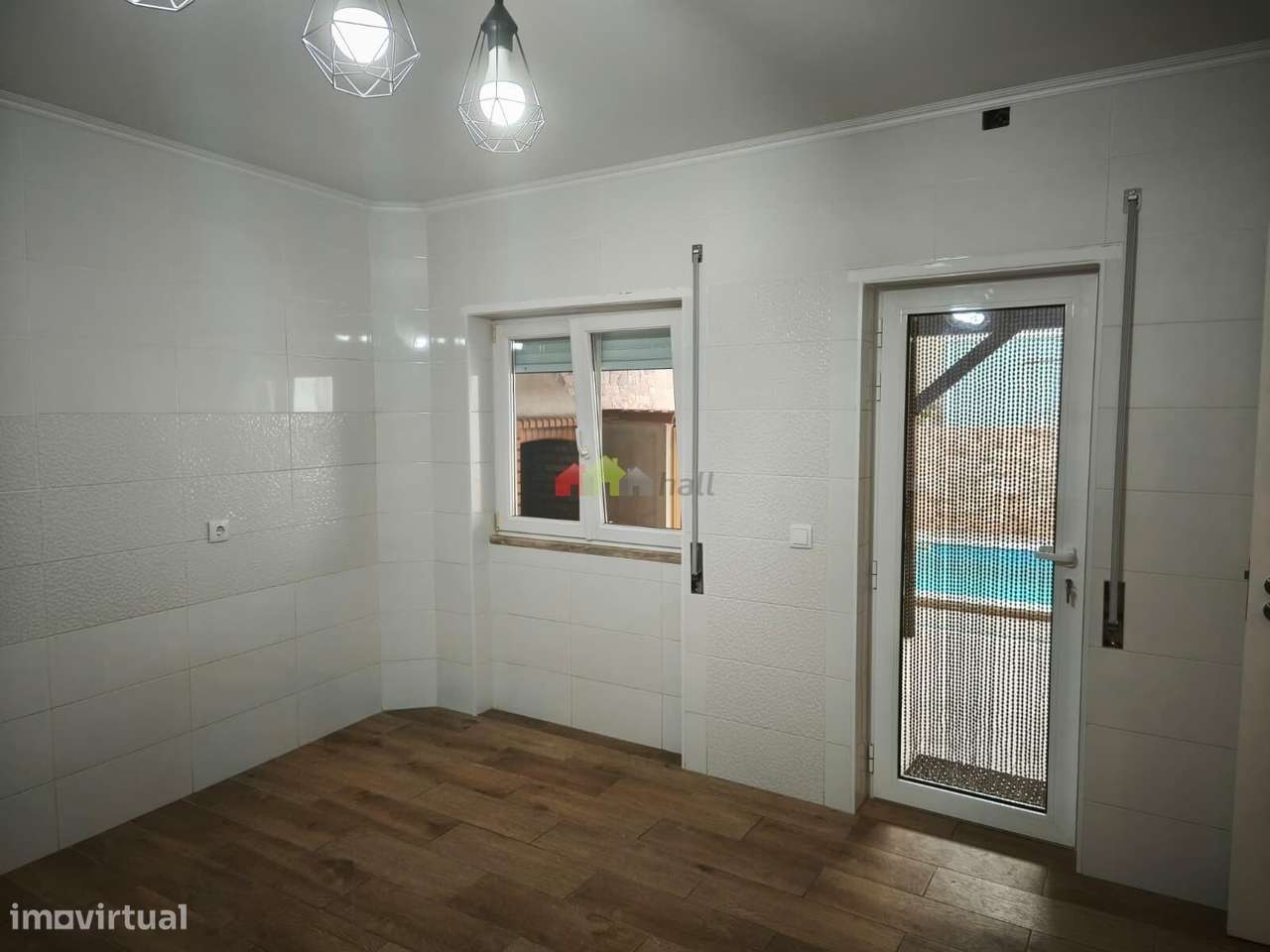 Moradia T4 com Piscina no Centro Alhos Vedros-5