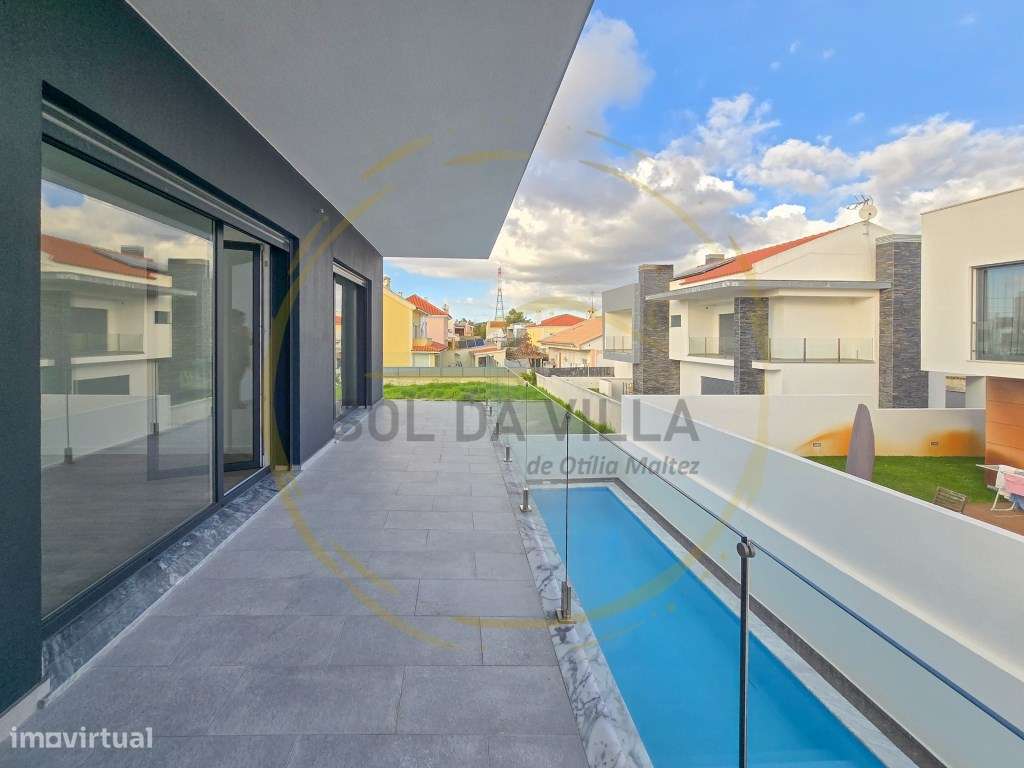 Moradia T4 Isolada com piscina - Valadares, Corroios - 750.000€-16