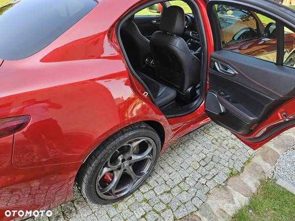 Alfa Romeo Giulia 2.9 V6 Bi-Turbo AT8 Quadrifoglio - 35