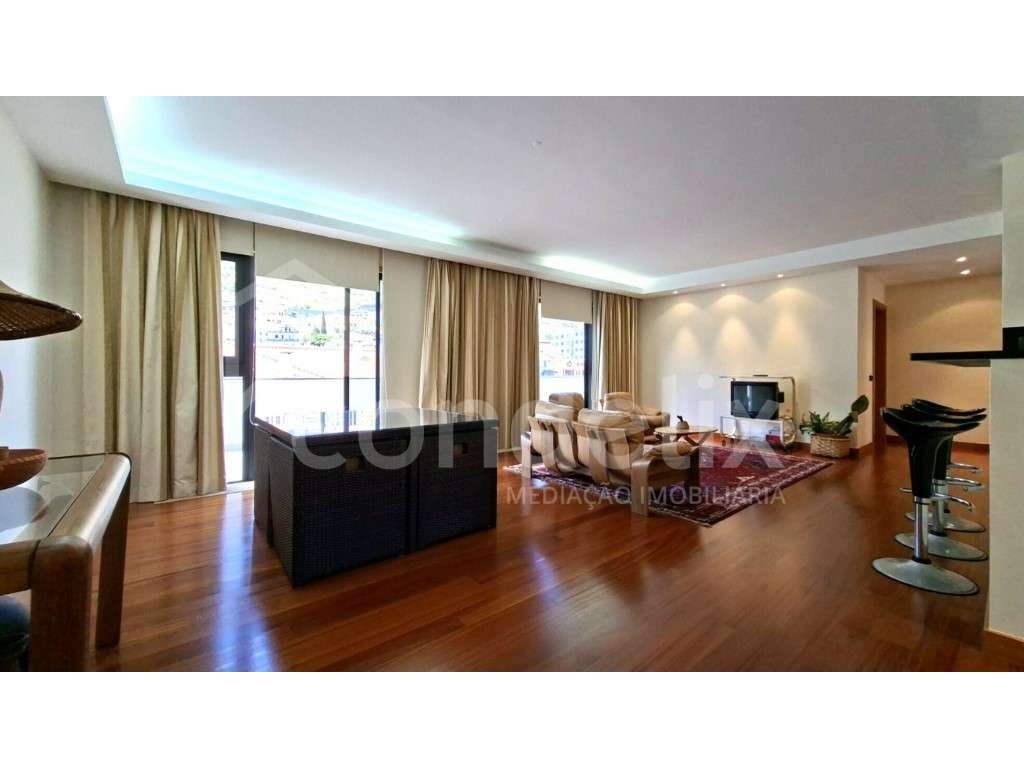 Penthouse T2 no Centro de Machico - Grande imagem: 5/23