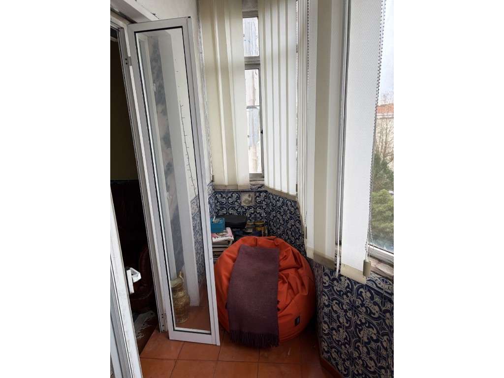 Espetacular apartamento T2 com varanda junto ao Hospital dos Lusiadas.-7