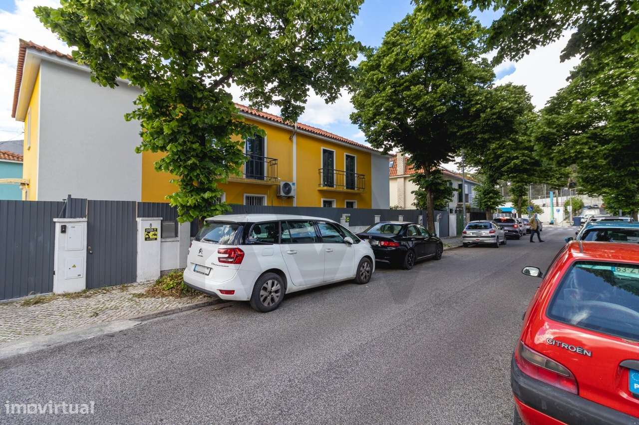 Moradia T4 com Piscina e Espaço Exterior no Centro de Benfica-29
