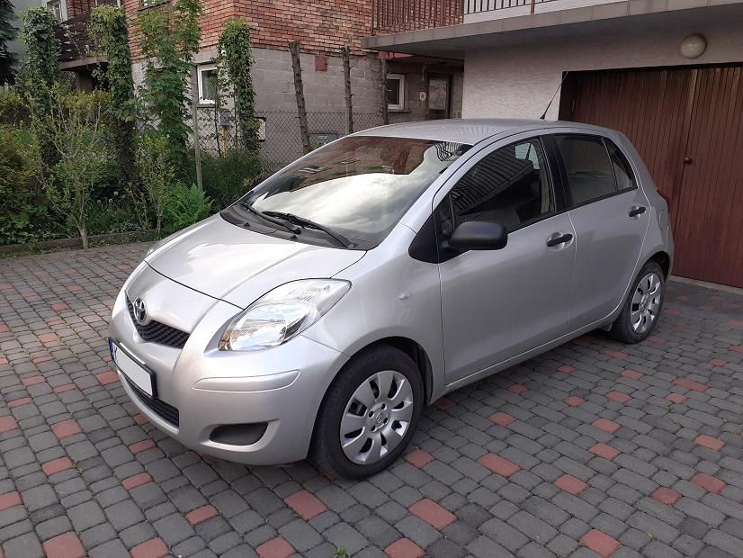 Toyota Yaris II 1.0 Entry 2010