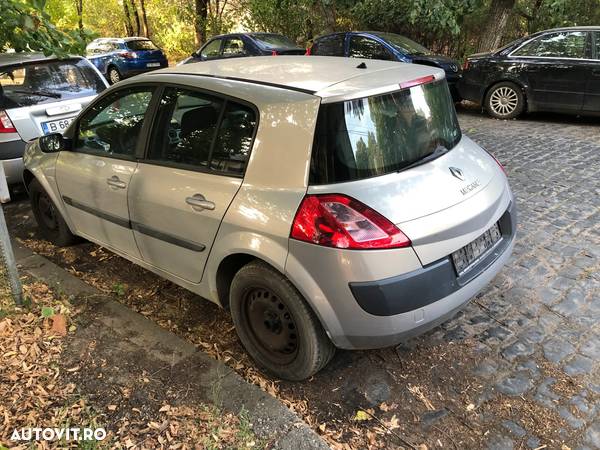 Dezmembrez Renault Megane 2005 argintiu gri - 1