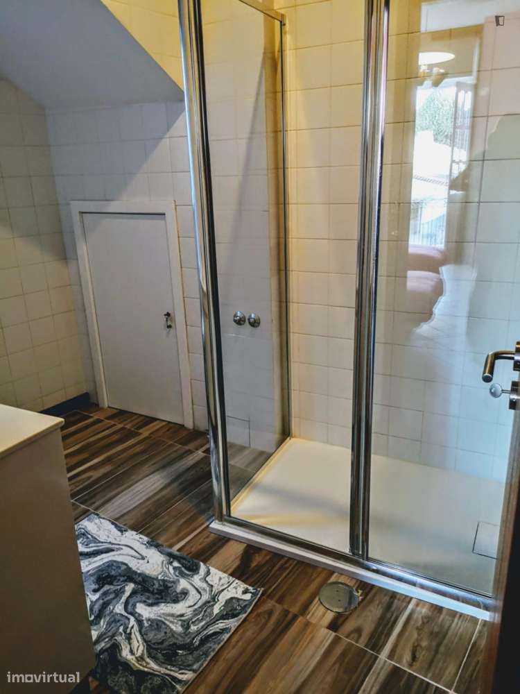 Quarto - localizado em Sé de Braga e São Lázaro Braga - Grande imagem: 5/17