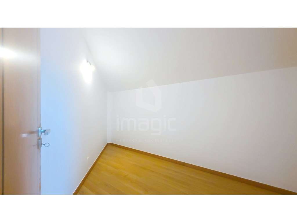 Apartamento T3 + sótão, usado, em Mafra.-28