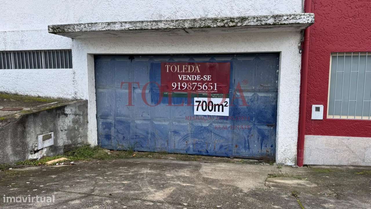 Armazém com 700m2 em zona Industrial-10