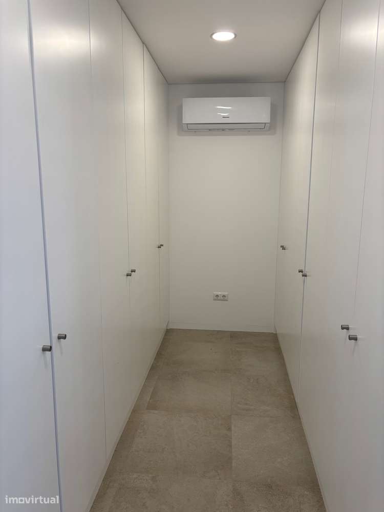 Moradia Moderna e Eficiente com Vista Panorâmica e Privacidade Total - Grande imagem: 2/17