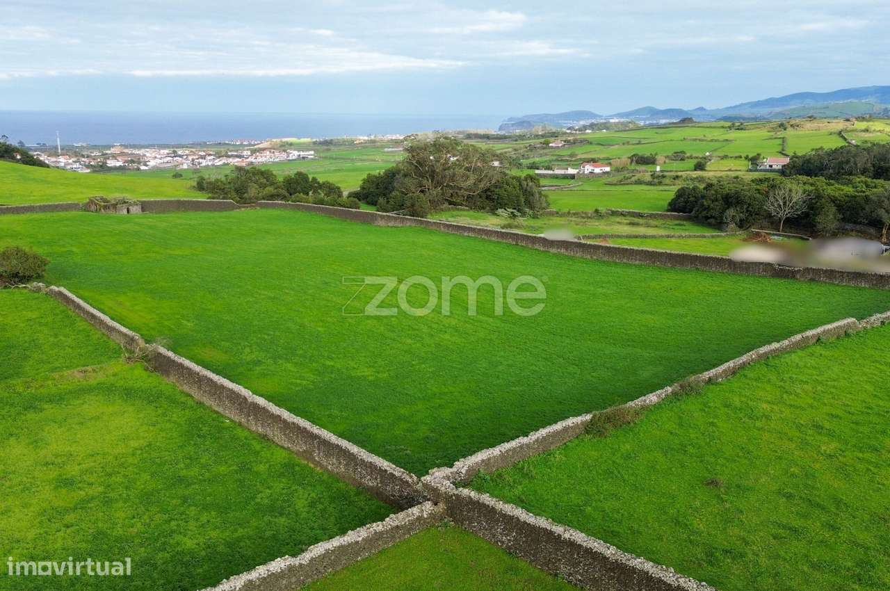 Terreno Rústico com 19.660 m² e com Construção Rural no Pico da Ped... - Grande imagem: 5/22