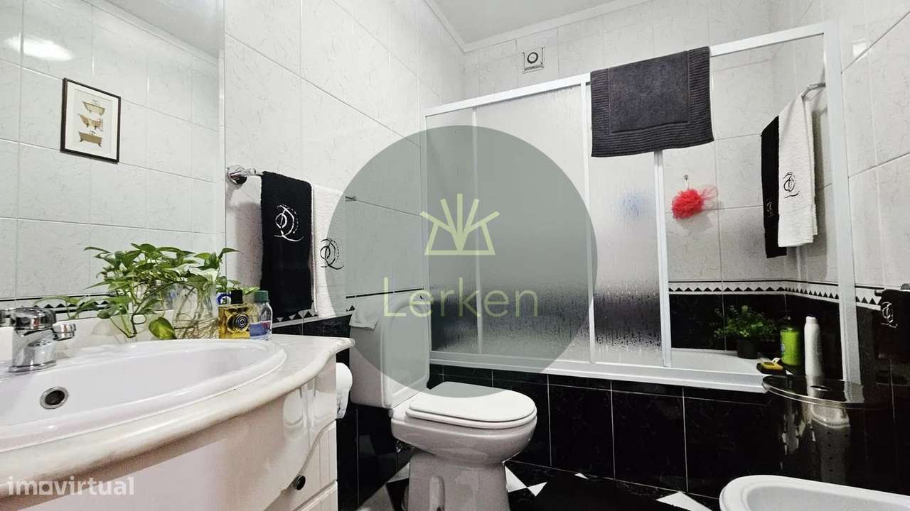 T2 junto ao centro de Guimarães | Cozinha renovada, garagem e elevador-14