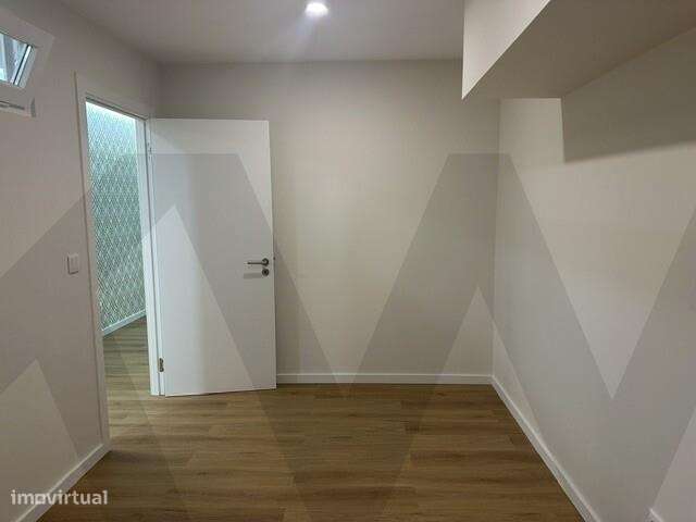 Apartamento T2 Completamente Remodelado - Centro Ericeira-3