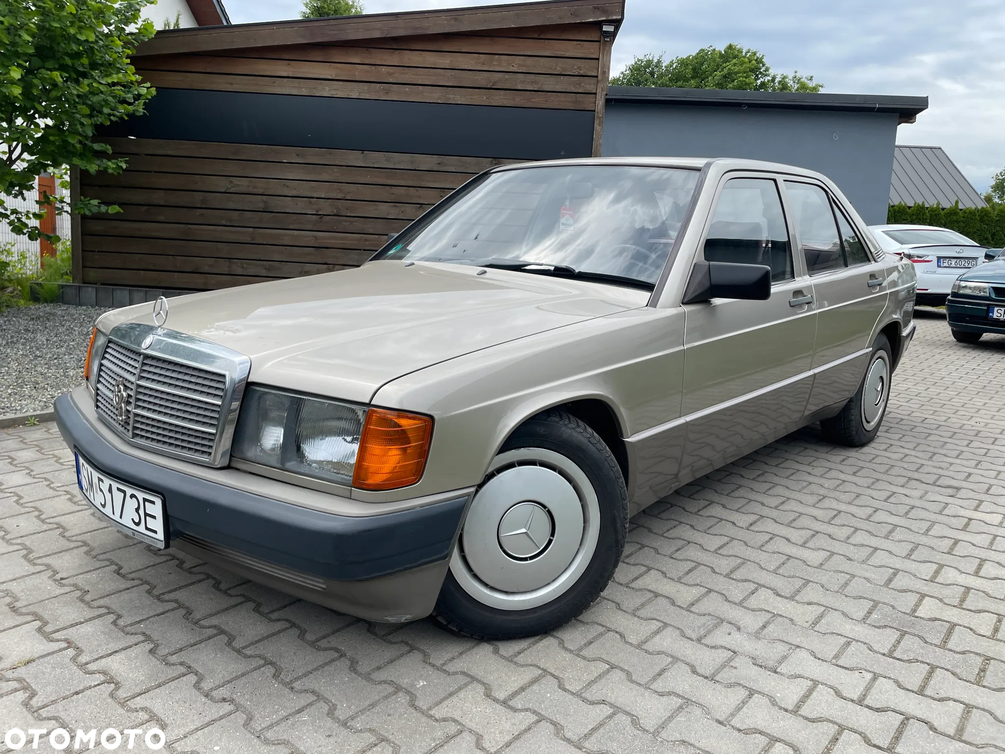 Mercedes-Benz W201 (190) - 2