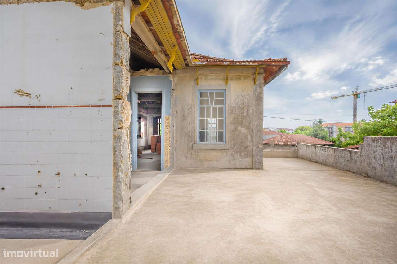 Moradia T2 renovada com Terraço, Jardim e Armazém - Centro de Baltar-19