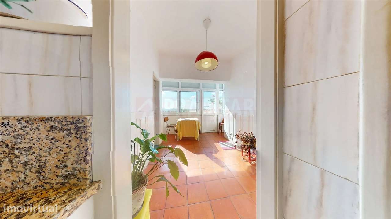 Apartamento T2 com Terraço e Anexo | Olivais-9