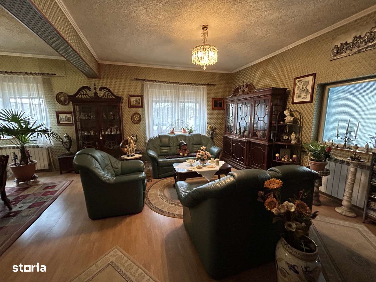 Vand casa mare, din caramida,situata in Parneava, st.972 mp, sc.230 mp-0