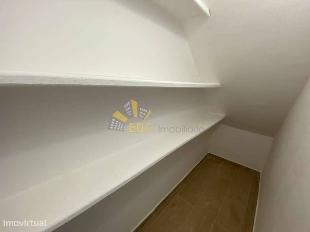 Moradia T3 - Remodelada com 2 frentes no centro de Mem Martins | Nã...-11