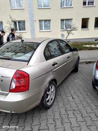 Hyundai Accent 1.4 Comfort - 4