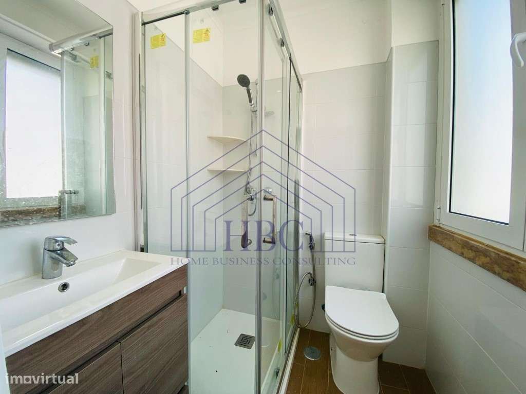 Apartamento T2 Transformado num Excelente T1 Remodelado com Vista R...-15