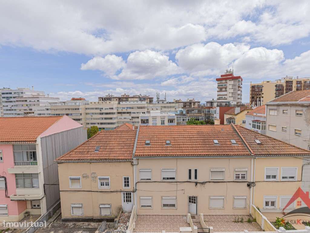 T2 Moderno e Acolhedor no Coração de Almada-30