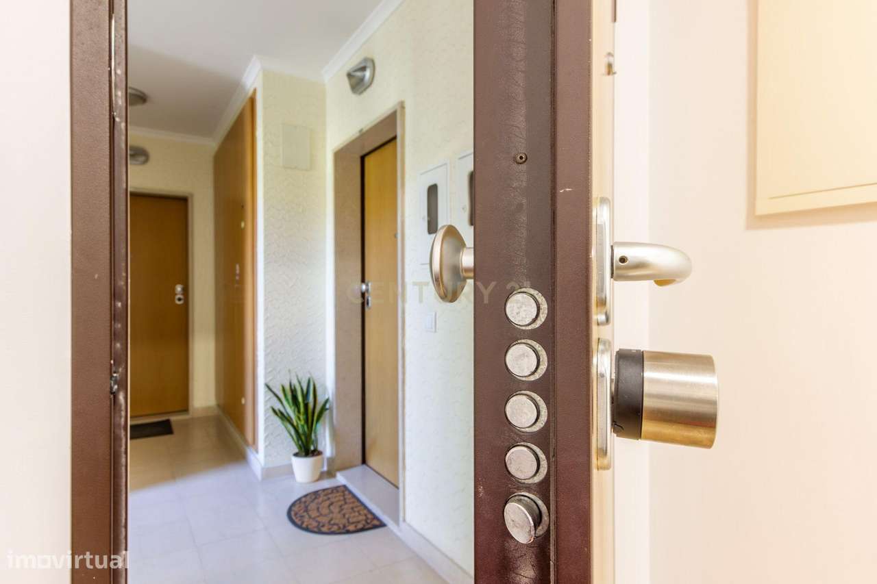 Apartamento T2 Renovado em Azeitão com lugar de parqueamento-22