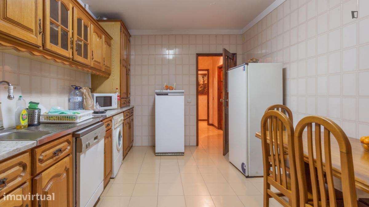 Quarto - localizado em Maia - Grande imagem: 5/28