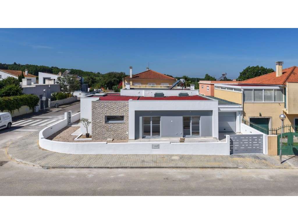 Moradia T4, térrea a Venda em zona privilegiada de Azeitão - Grande imagem: 2/29