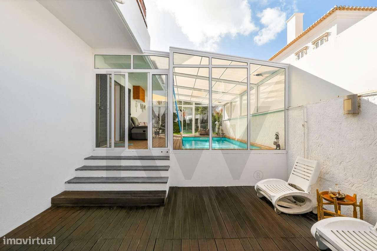 Moradia T4+1 com Piscina Coberta, Jardim e Churrasqueira em Alcoitão,-45