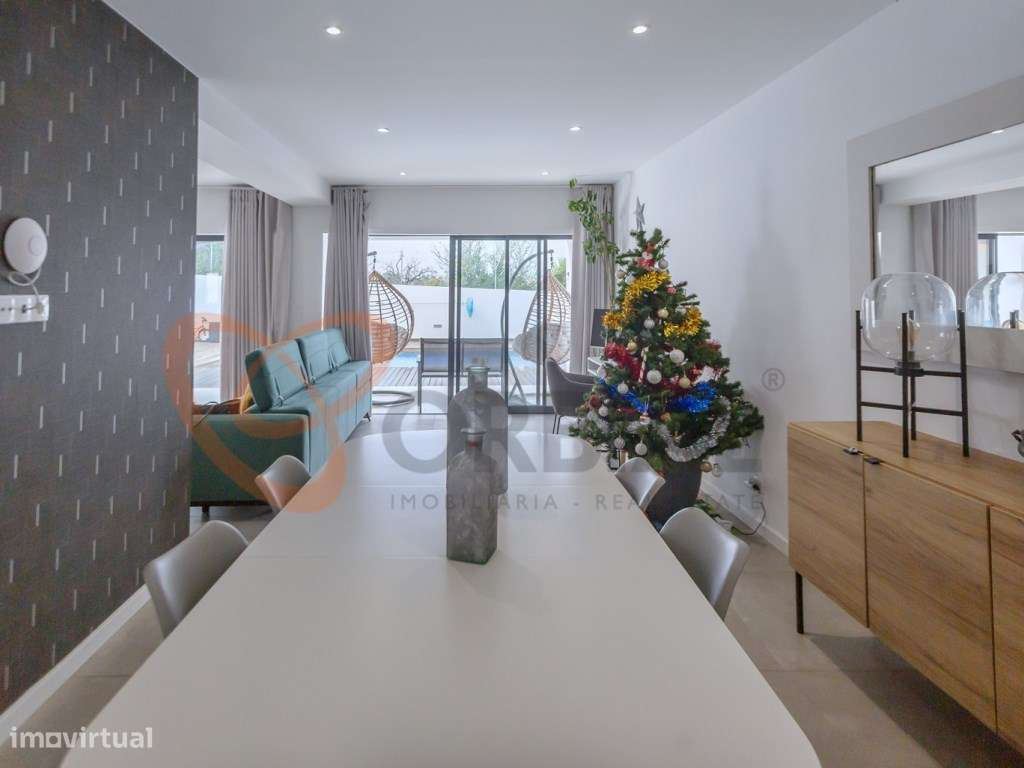 Moradia para venda em Albufeira com 6 quartos e piscina-7