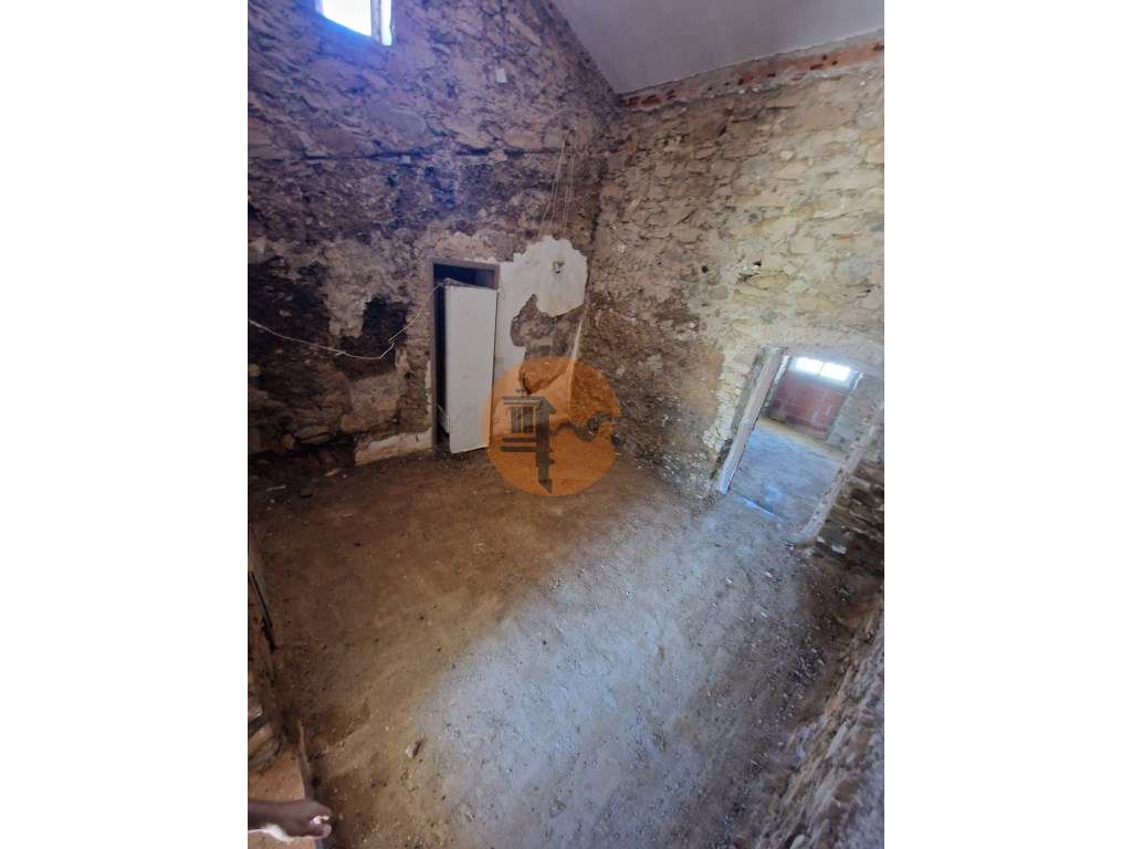 Moradia T3 para Remodelação Total no Coração do Azinhal - Grande Po...-10