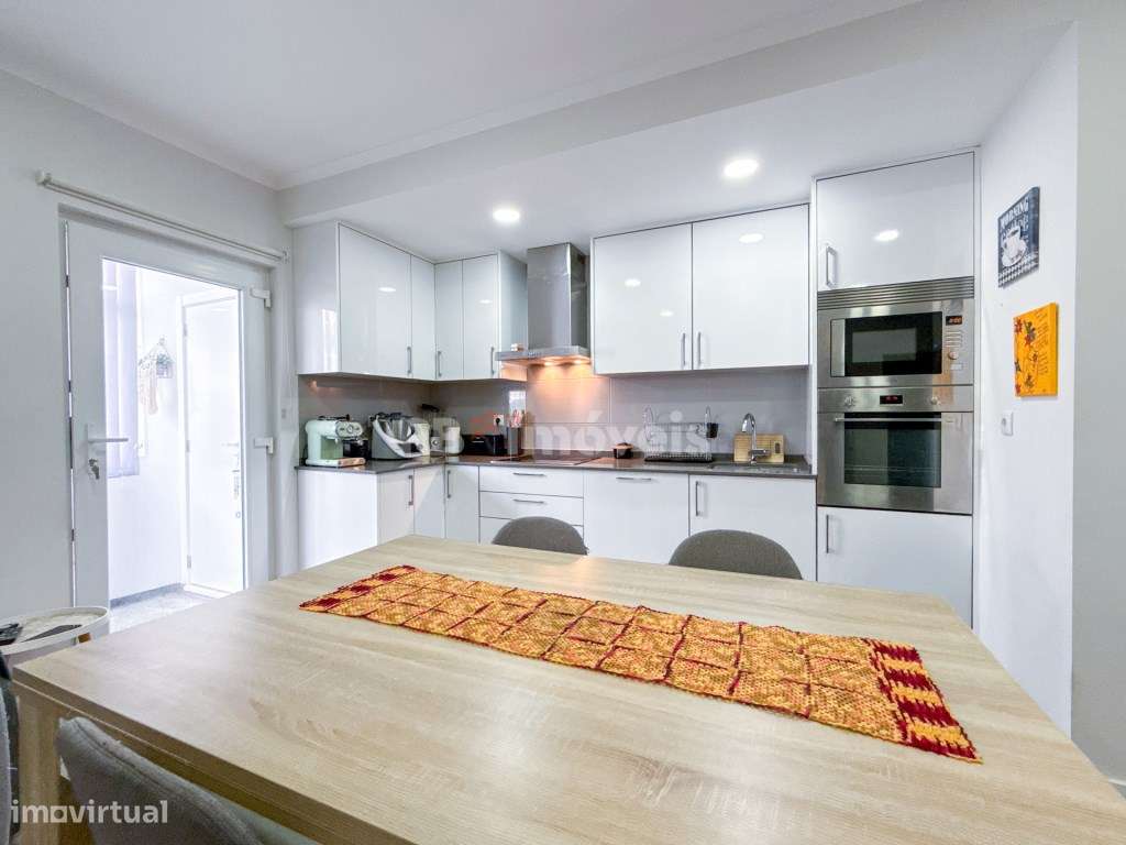 Apartamento T3 Remodelado c/ Varandas - Junto à Estação de Comboios...-7