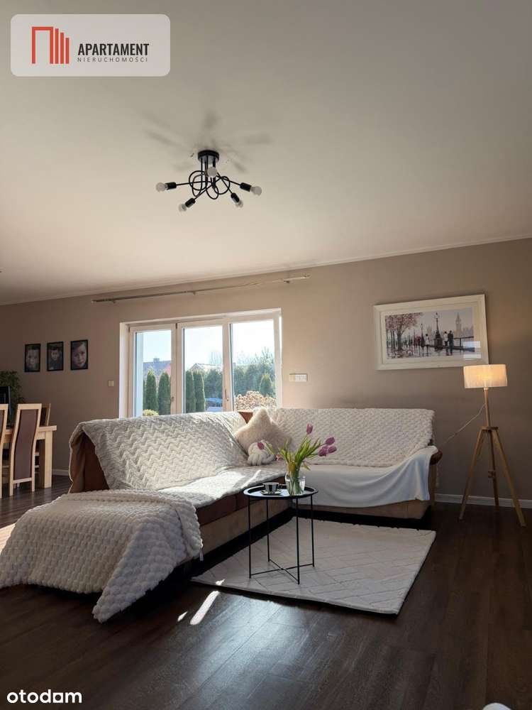 Nowoczesny dom z piękną działką-1