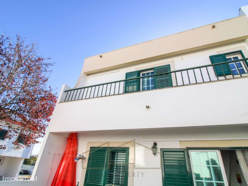 Moradia T3 nos Foros da Amora-12