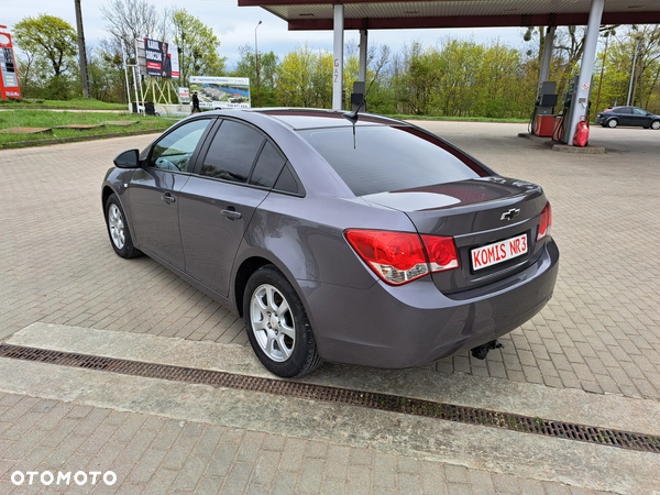 Chevrolet Cruze - 12