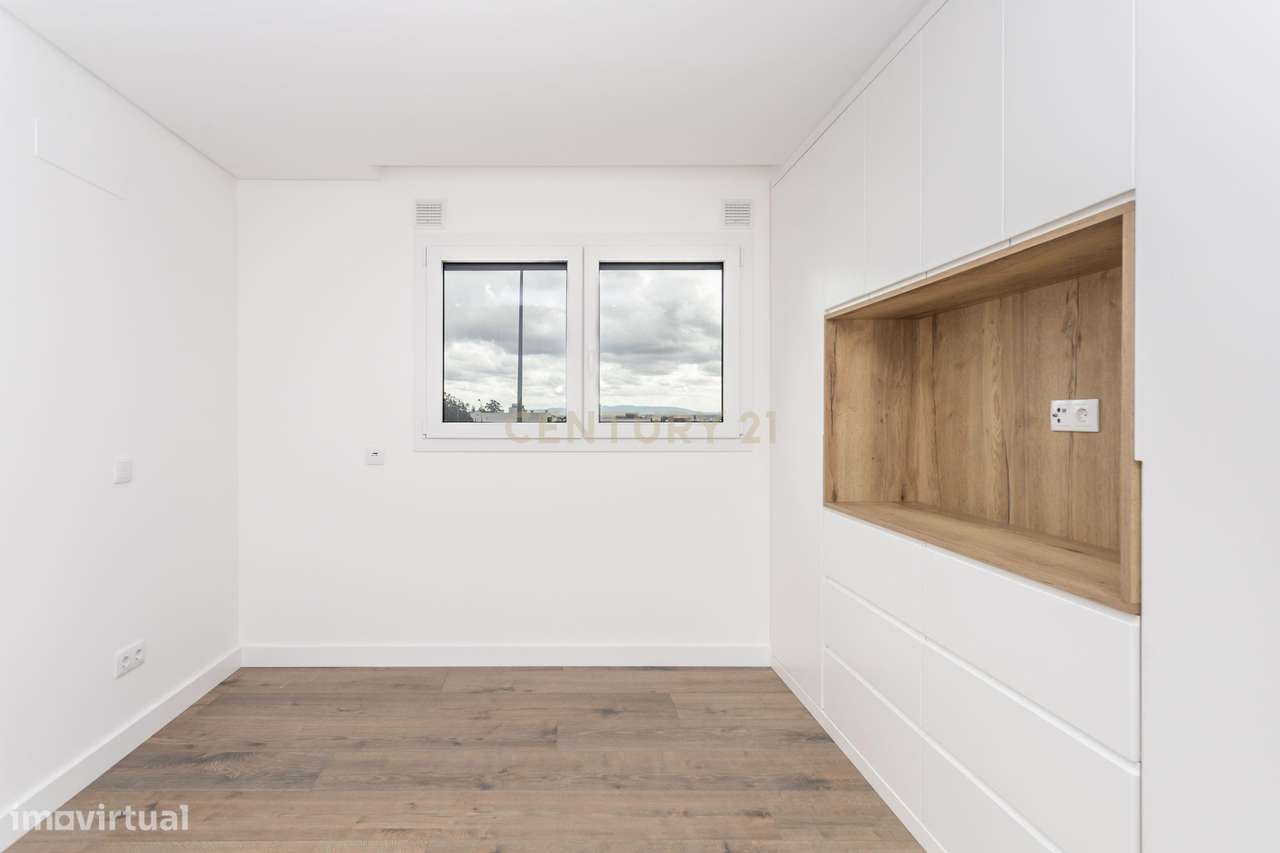 Dois Apartamentos Modernos (T3 + T2) na Qta. do Desembargador – Feijó-45