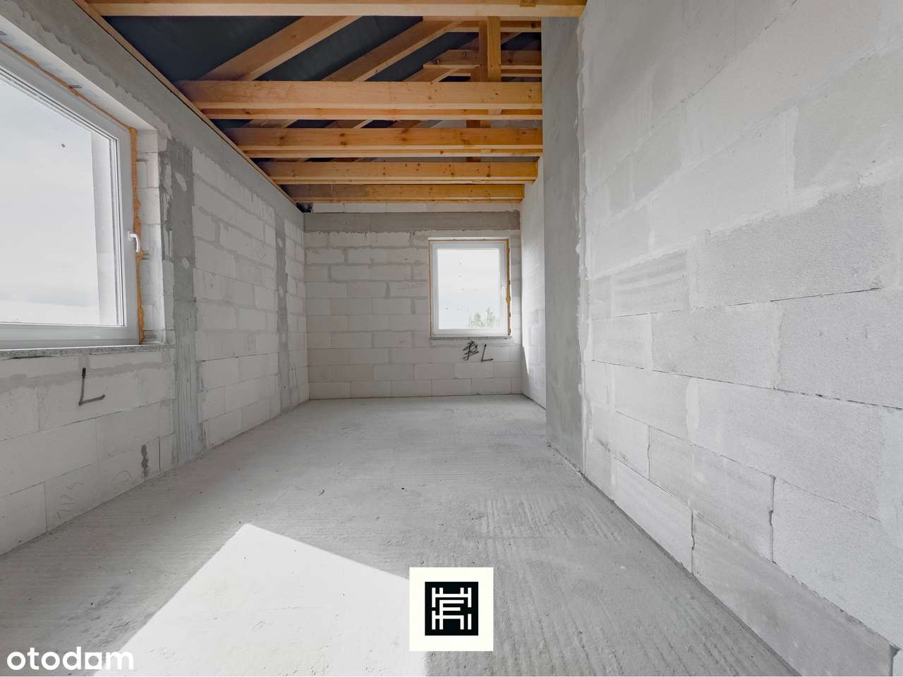 Posiadłość na przedmieściach z potencjałem - Czy to będzie Twój Dom?-9