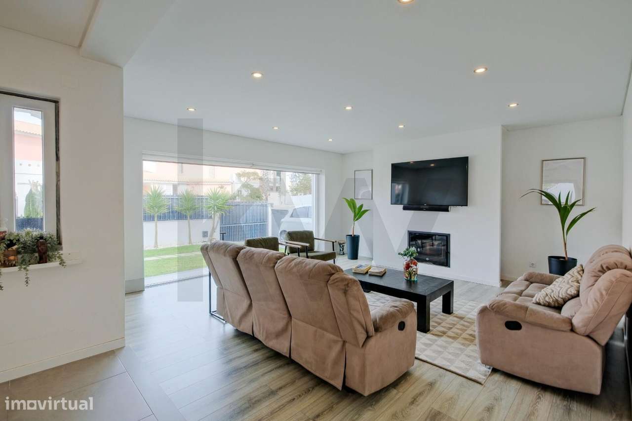 Oásis na Marisol: T4+1 com Piscina de Água Salgada, Eficiência Energét - Grande imagem: 3/60