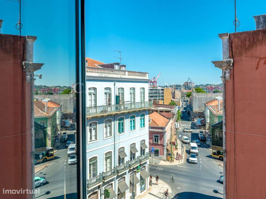 Apartamento T2 com estacionamento e varanda - Grande imagem: 1/52