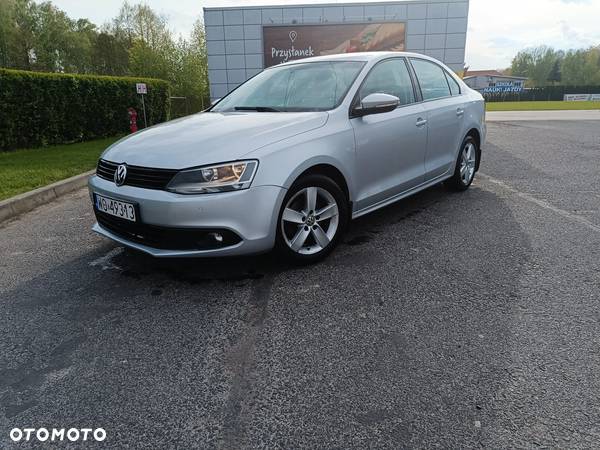 Volkswagen Jetta 1.6 TDI Trendline - 11