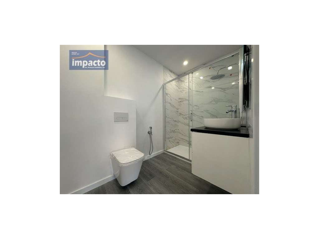 T1 REMODELADO, Open Space, wc c/ janela, cozinha equipada, varanda,...-10