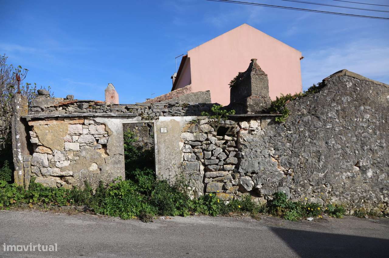 Oportunidade Única -Ruína Urbana em Morelena com Potencial Incrível-27