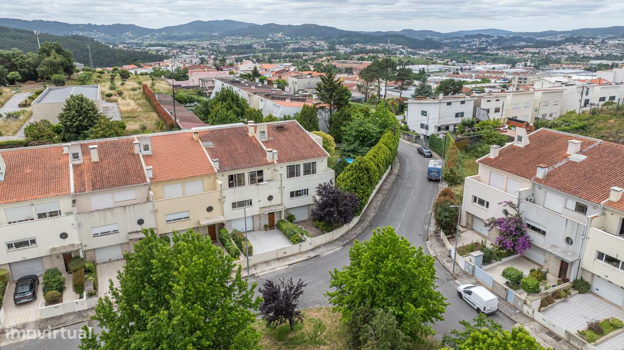 Moradia T5+1 no Centro de Braga, Nogueira-42